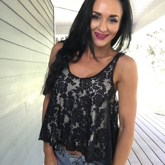 Steve Madden black lace shell flowy sleeveless top - Picture 3 of 6